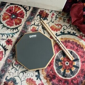 EVANS Drum Pad & Vic Firth Sticks